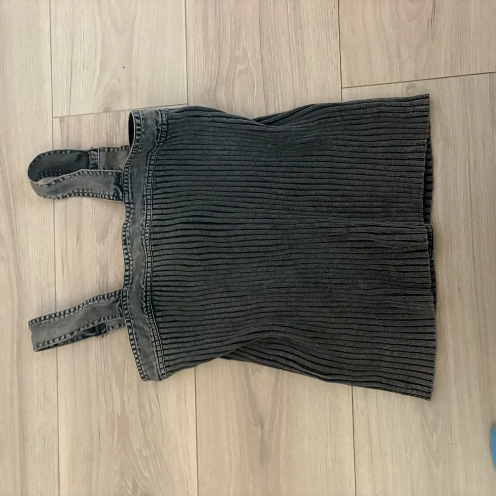 Gray Button-Front Ribbed Tank Top - Picture 2 of 3